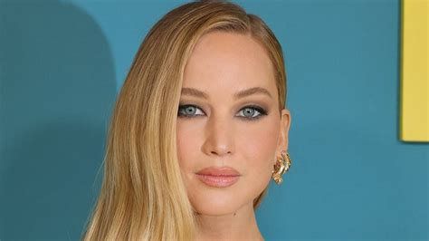 no hard feelings full frontal|As Jennifer Lawrence shocks fans with full